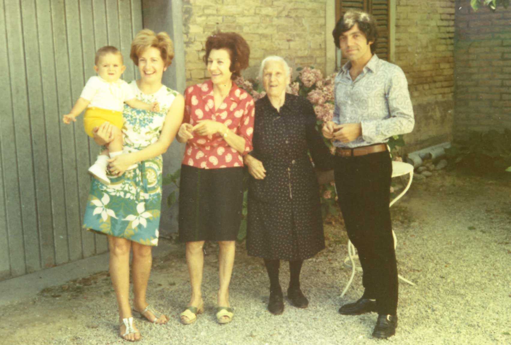 linda-andrea-io-emma-carla.jpg (125893 byte)
